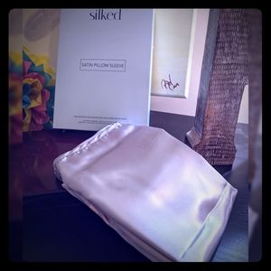 Silked satin pillow sleeve
